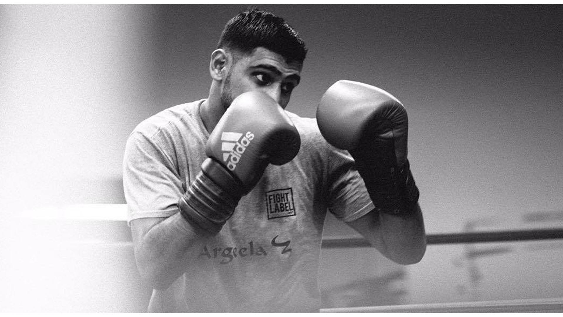Amir Khan back with a bang!